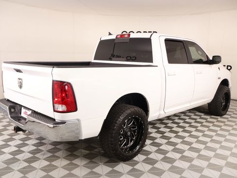 Used 2019 RAM 1500 Classic SLT w/ Luxury Group image 19