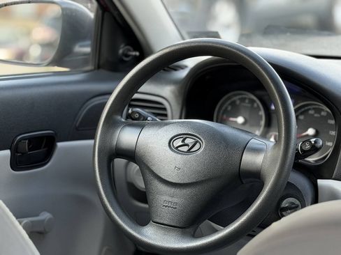 Used 2011 Hyundai Accent GLS FWD image 12
