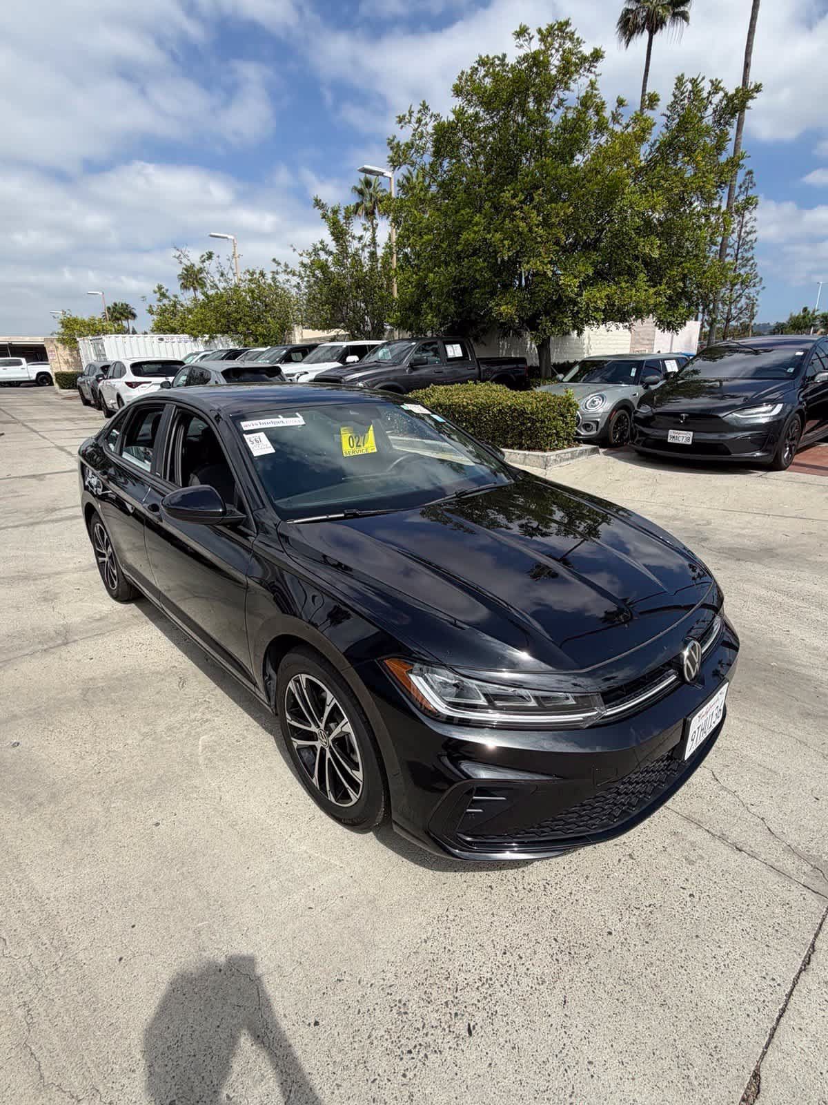 Used 2025 Volkswagen Jetta Sport FWD image 3