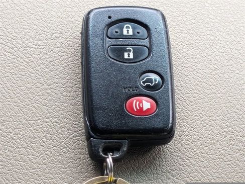 Used 2012 Toyota Highlander Limited image 37