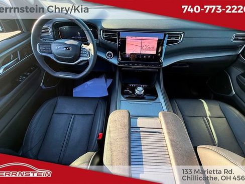 Used 2024 Jeep Wagoneer Series II AWD/4WD image 10