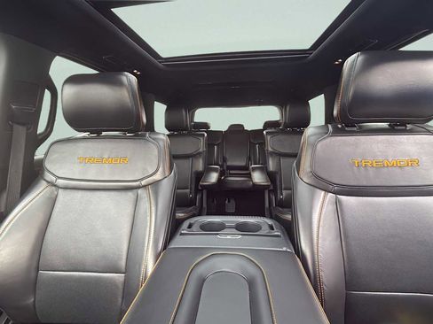Used 2025 Ford Expedition Tremor image 31