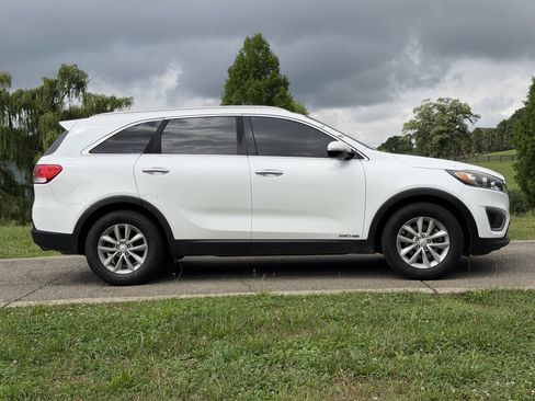 Used 2016 Kia Sorento LX AWD/4WD image 10