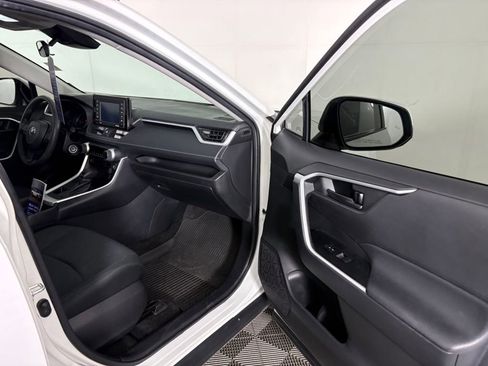 Used 2021 Toyota RAV4 LE image 32