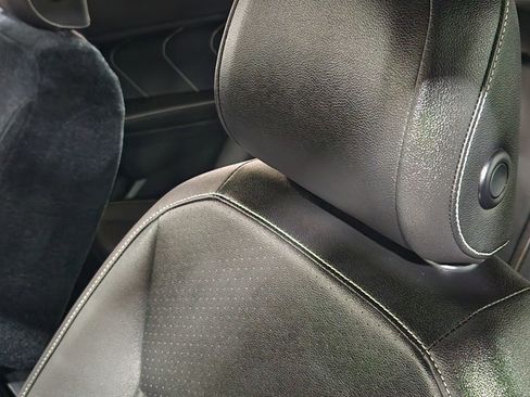 Used 2024 Volkswagen Tiguan SE R-Line image 31