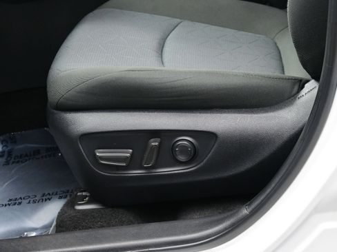 Used 2022 Toyota RAV4 XLE AWD/4WD image 11