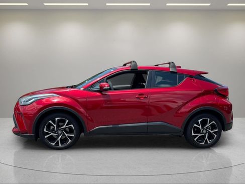 Used 2021 Toyota C-HR XLE FWD image 2