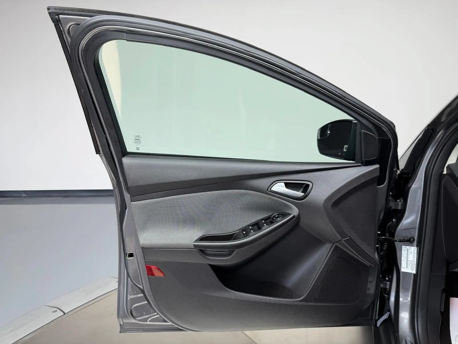 Used 2014 Ford Focus SE FWD image 22