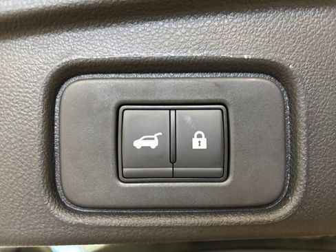 New 2026 Nissan Pathfinder SV image 18