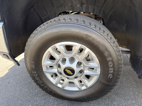 Used 2025 Chevrolet Silverado 2500 LT w/ Convenience Package image 40