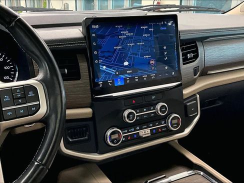 Used 2023 Ford Expedition Limited image 12
