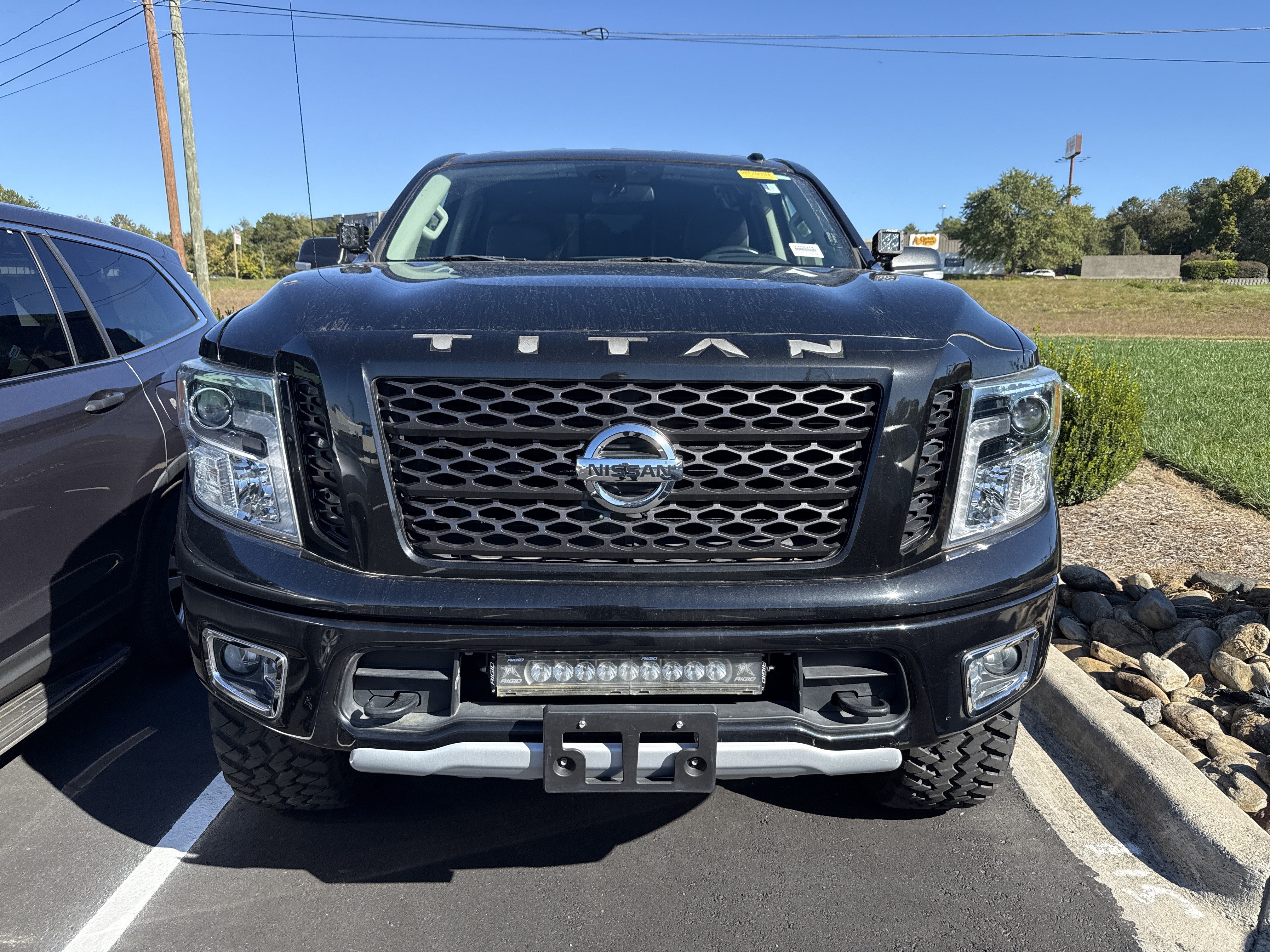 Used 2019 Nissan Titan PRO-4X AWD/4WD image 3