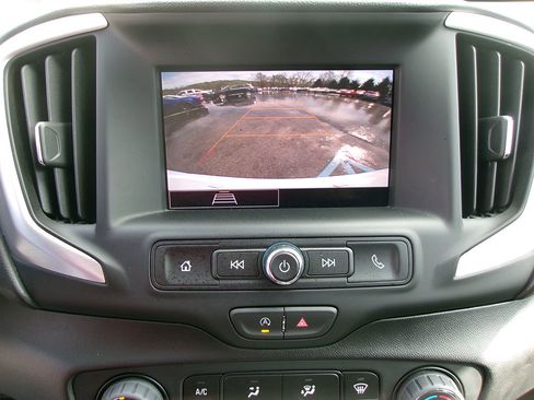 Used 2024 GMC Terrain SLE AWD/4WD image 17