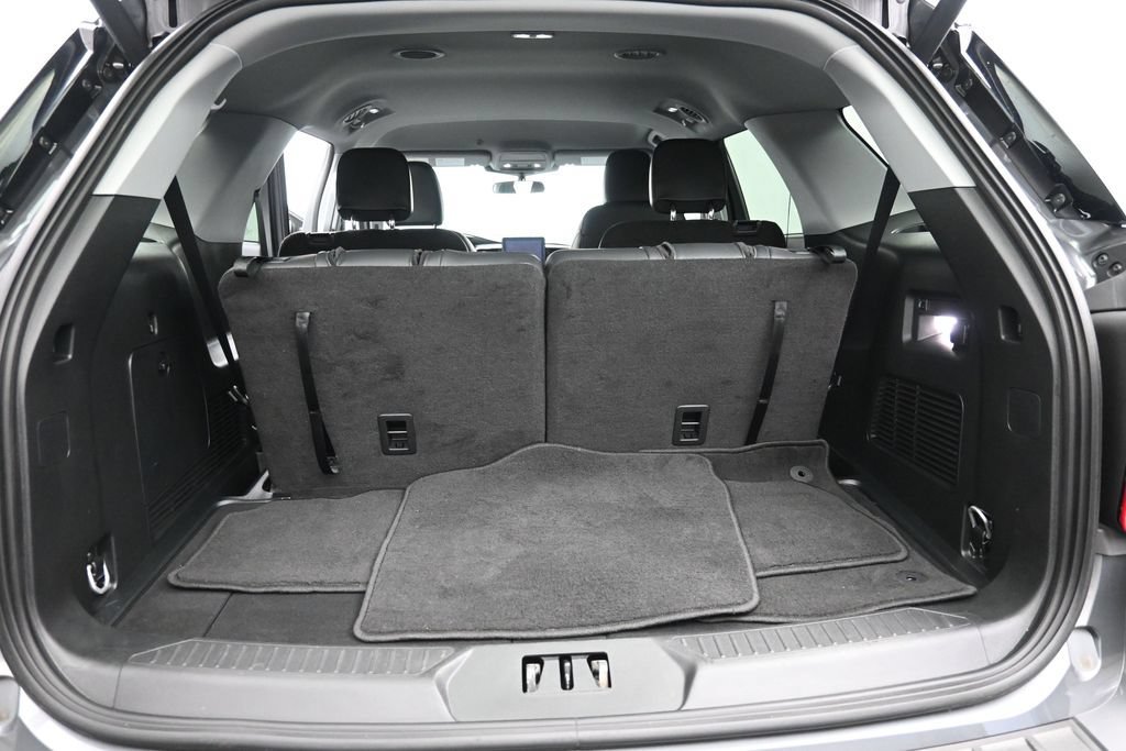 Used 2024 Ford Explorer XLT w/ Equipment Group 202A RWD image 29