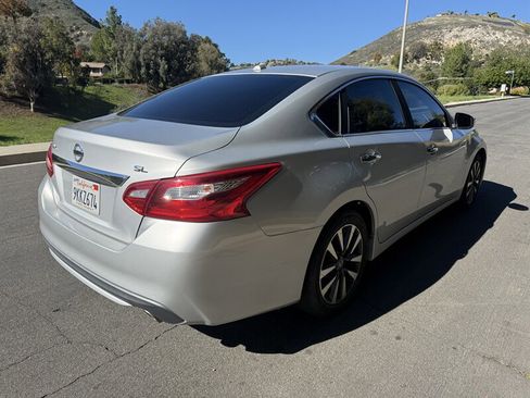 Used 2017 Nissan Altima 2.5 SL w/ Moonroof Package image 7