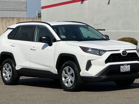 Certified 2021 Toyota RAV4 LE FWD image 5