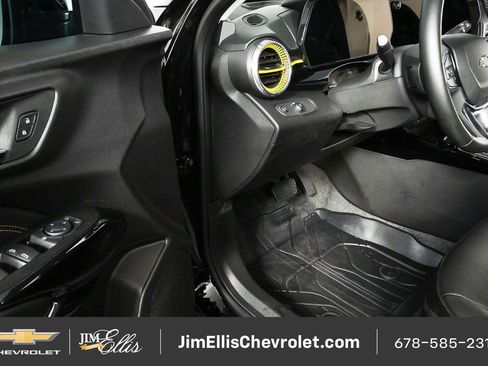 Used 2025 Chevrolet Trax ACTIV w/ Sunroof Package FWD image 7