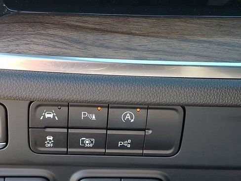 Used 2025 Chevrolet Tahoe High Country AWD/4WD image 20
