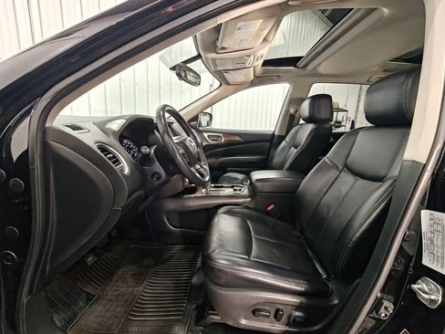 Used 2019 Nissan Pathfinder Platinum AWD/4WD image 30