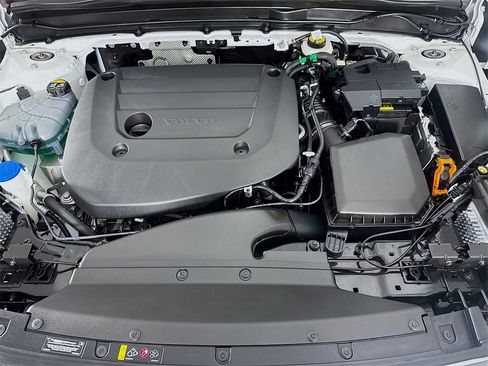 Certified 2026 Volvo XC40 B5 Plus w/ Protection Package Premier image 31