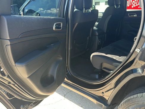 Used 2015 Jeep Grand Cherokee Laredo w/ Quick Order Package 23E AWD/4WD image 14