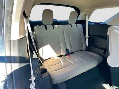 Used 2022 Ford Explorer XLT image 26