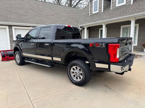 Used 2017 Ford F250 XLT w/ XLT Premium Package image 5