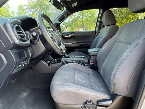 Used 2017 Toyota Tacoma TRD Sport w/ Tow Package RWD image 30