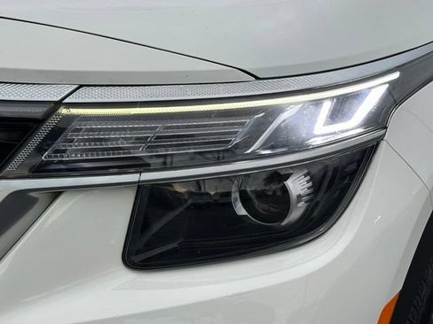 Used 2023 Kia Seltos S FWD image 11