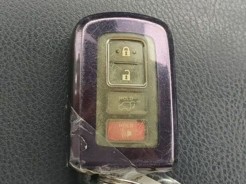 Used 2018 Toyota Highlander SE image 29