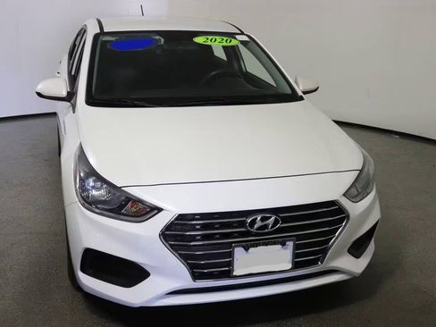Used 2020 Hyundai Accent SEL image 2