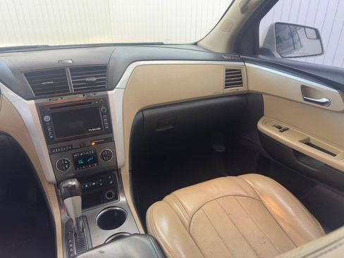 Used 2011 Chevrolet Traverse LTZ image 16