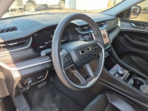 Used 2023 Jeep Grand Cherokee Limited w/ Trailer Tow Prep Group (B) AWD/4WD image 12