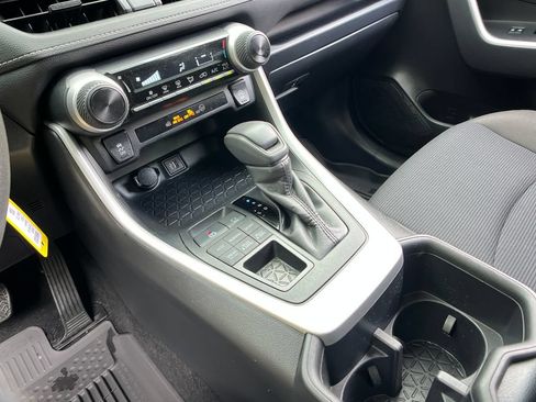 Used 2025 Toyota RAV4 LE AWD/4WD image 20