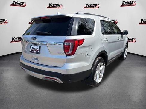 Used 2017 Ford Explorer XLT w/ Equipment Group 202A AWD/4WD image 5
