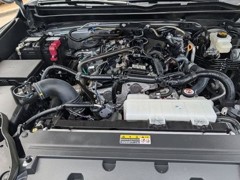 Used 2025 Toyota Tacoma SR5 AWD/4WD image 35