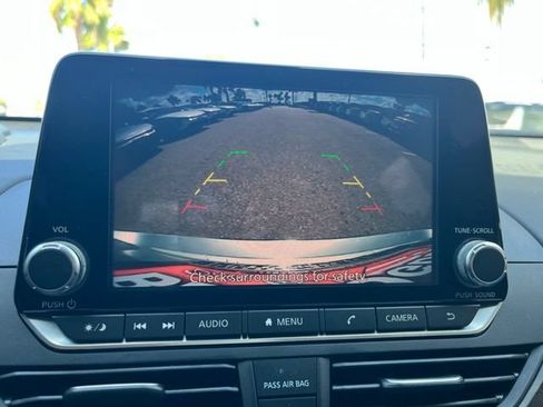Used 2023 Nissan Altima 2.5 SV FWD image 14
