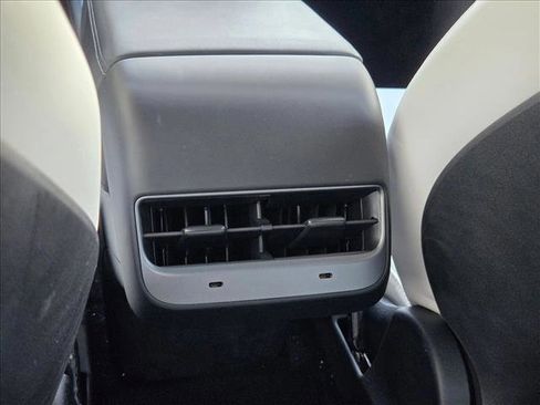 Used 2023 Tesla Model Y Performance image 17