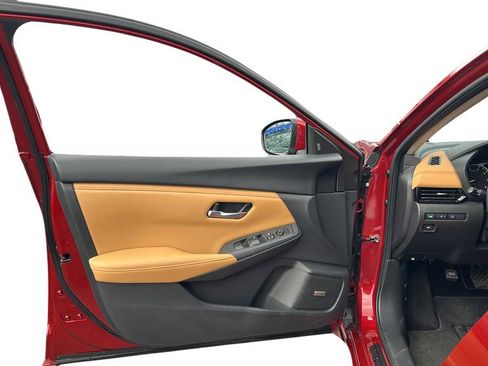 Used 2024 Nissan Sentra SV w/ SV Premium Package FWD image 9