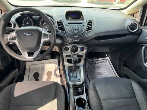 Used 2017 Ford Fiesta SE image 9