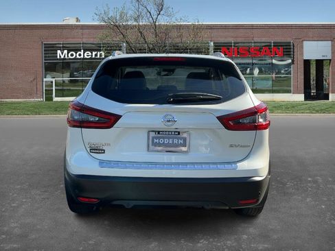 Certified 2022 Nissan Rogue Sport SV image 3