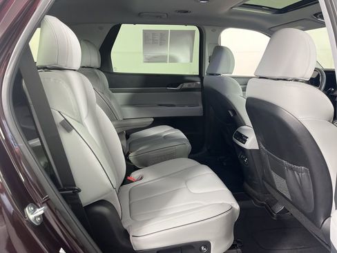 Used 2024 Hyundai Palisade SEL w/ Premium Package image 11