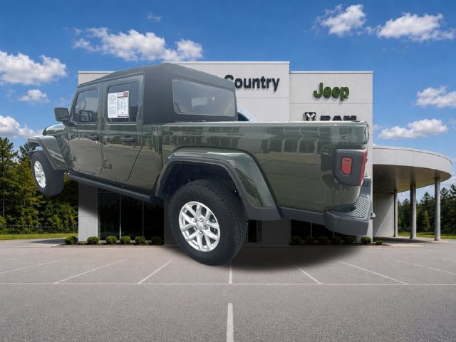Used 2023 Jeep Gladiator Sport AWD/4WD image 9