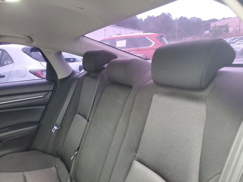 Used 2018 Honda Accord EX image 10