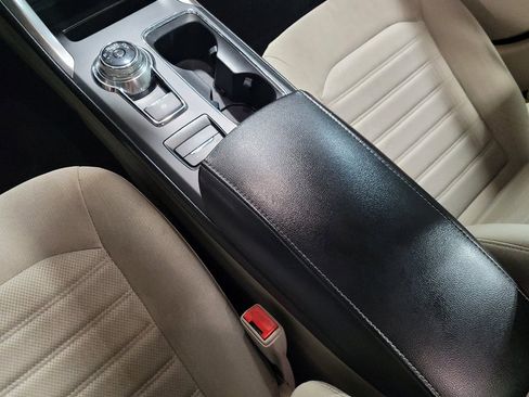 Used 2020 Ford Fusion SE FWD image 26