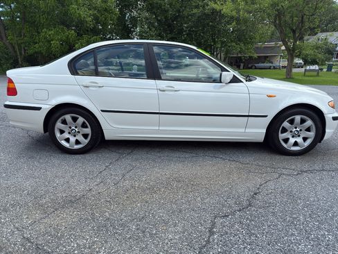 Used 2003 BMW 325xi Sedan AWD/4WD image 6