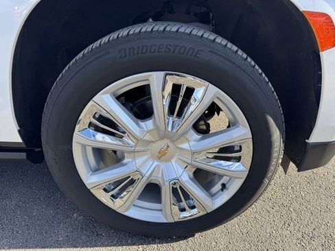 Used 2024 Chevrolet Suburban High Country image 9