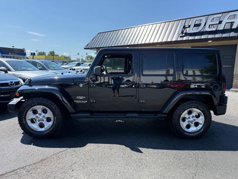 Used 2015 Jeep Wrangler Unlimited Sahara w/ Connectivity Group AWD/4WD image 8