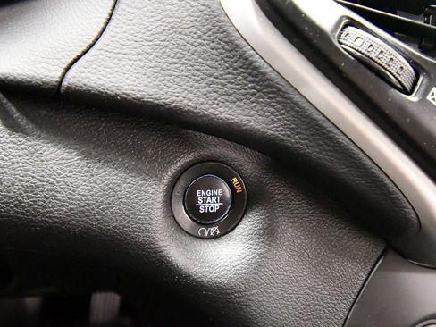 Used 2018 Jeep Cherokee Latitude Plus FWD image 25