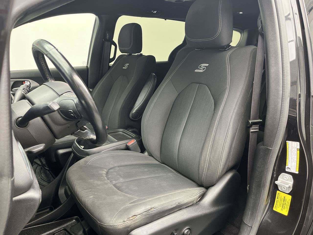 Used 2018 Chrysler Pacifica Touring Plus w/ S Appearance Package FWD image 9